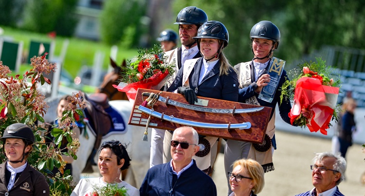 Jeździecka Majówka Jakubowice 2025, podium GP, fot. Kamila Frąckowiak