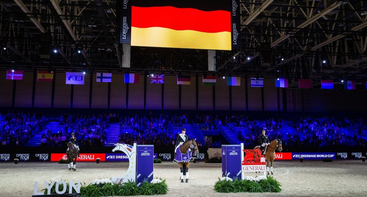Charlotte Dujardin (GBR), Isabell Werth (GER) i Frederic Wandres (GER), fot. FEI/Eric Knoll