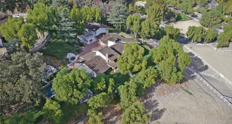 Miley Cyrus buys $5M horse ranch and vineyard